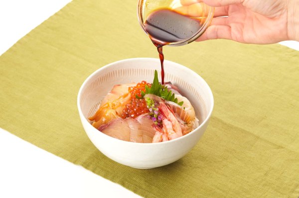 画像2: 海鮮丼ぶっかけ醤油180ml/PET(旧・吉田くん海鮮丼ぶっかけ醤油) (2)